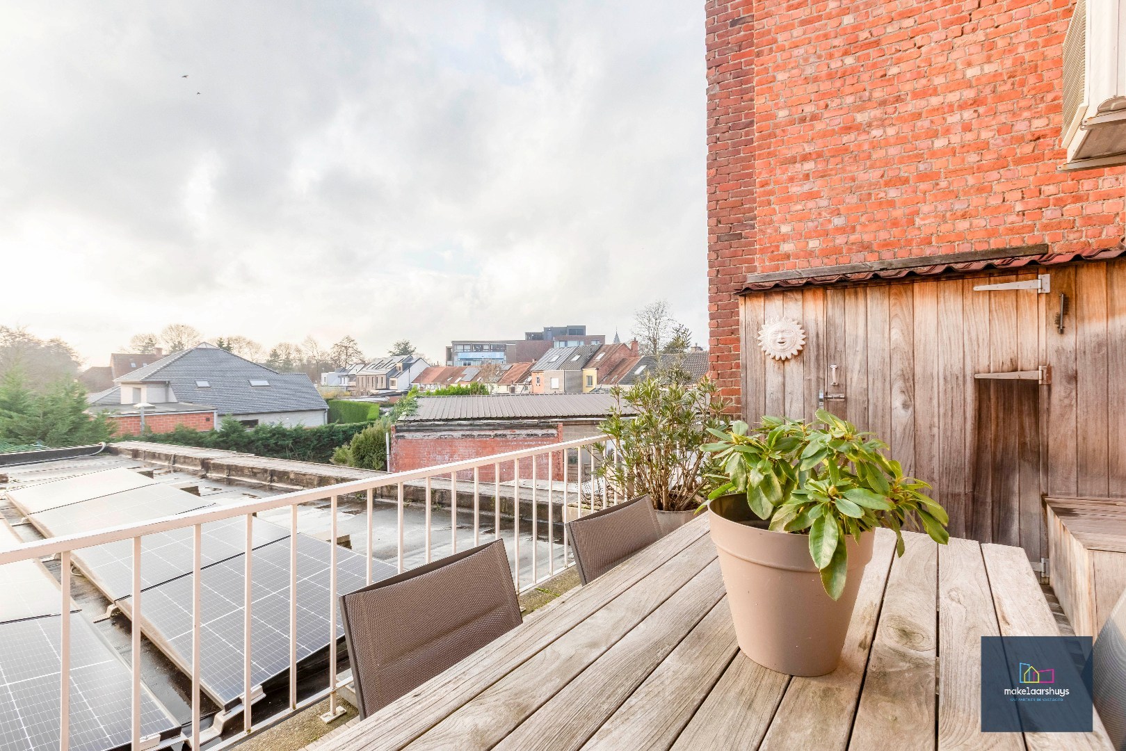 Ruim duplex appartement in centrum Mariakerke 