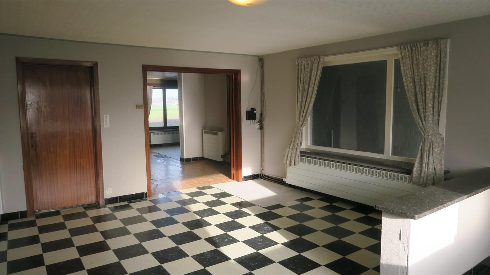 Landelijk gelegen woning met garage 