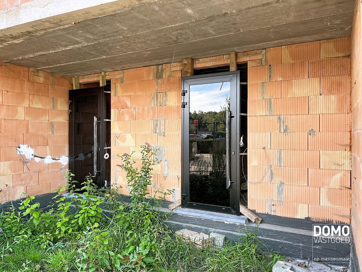 MODERNE NIEUWBOUWWONING IN AANBOUW TE KURINGEN 