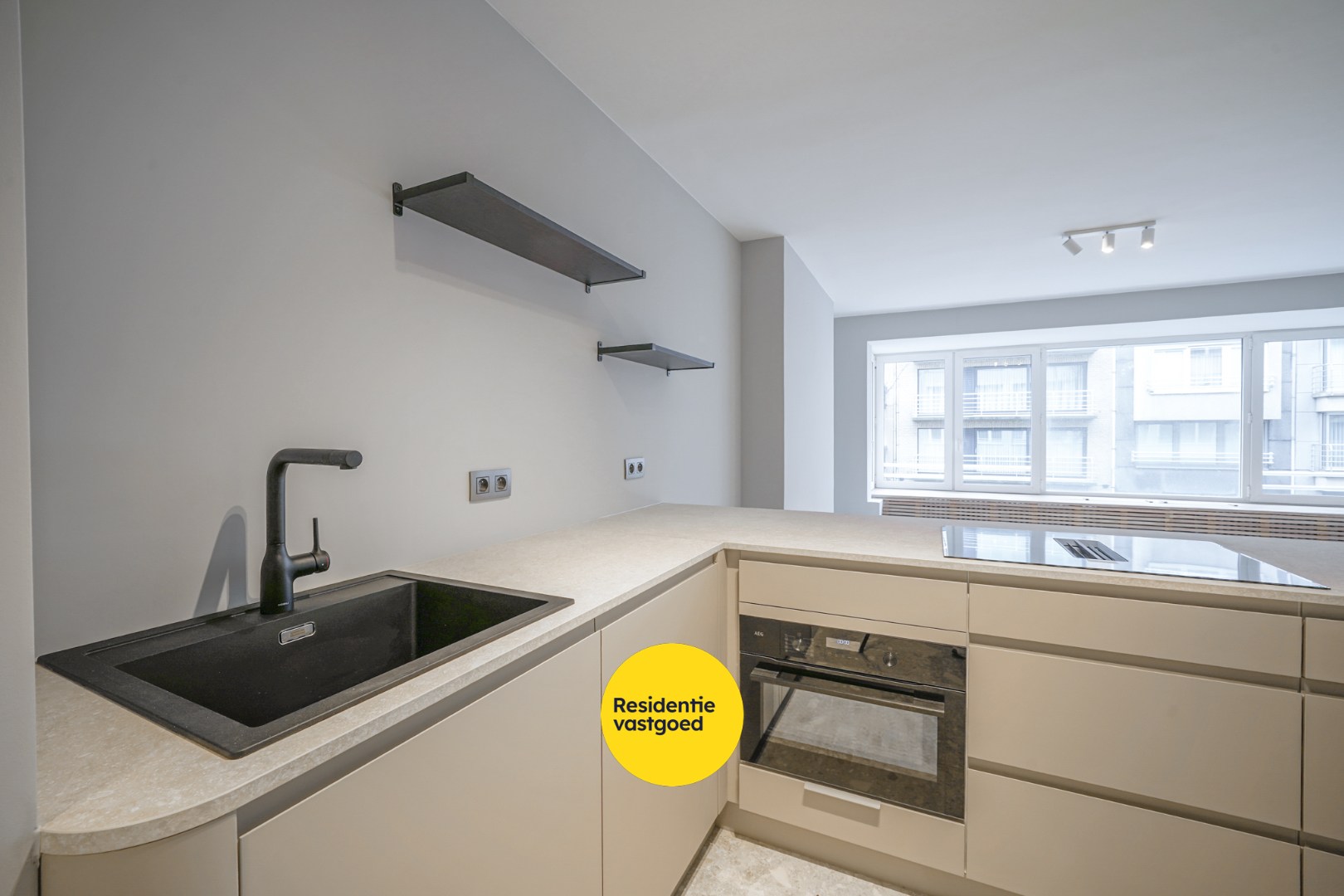 Gerenoveerd 2-slpk appartement met lift in Oostende 