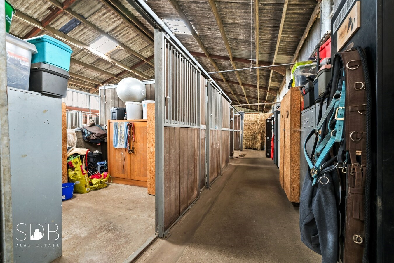 Hedendaagse woning inclusief paardenaccommodatie en graslanden op 4,22ha 