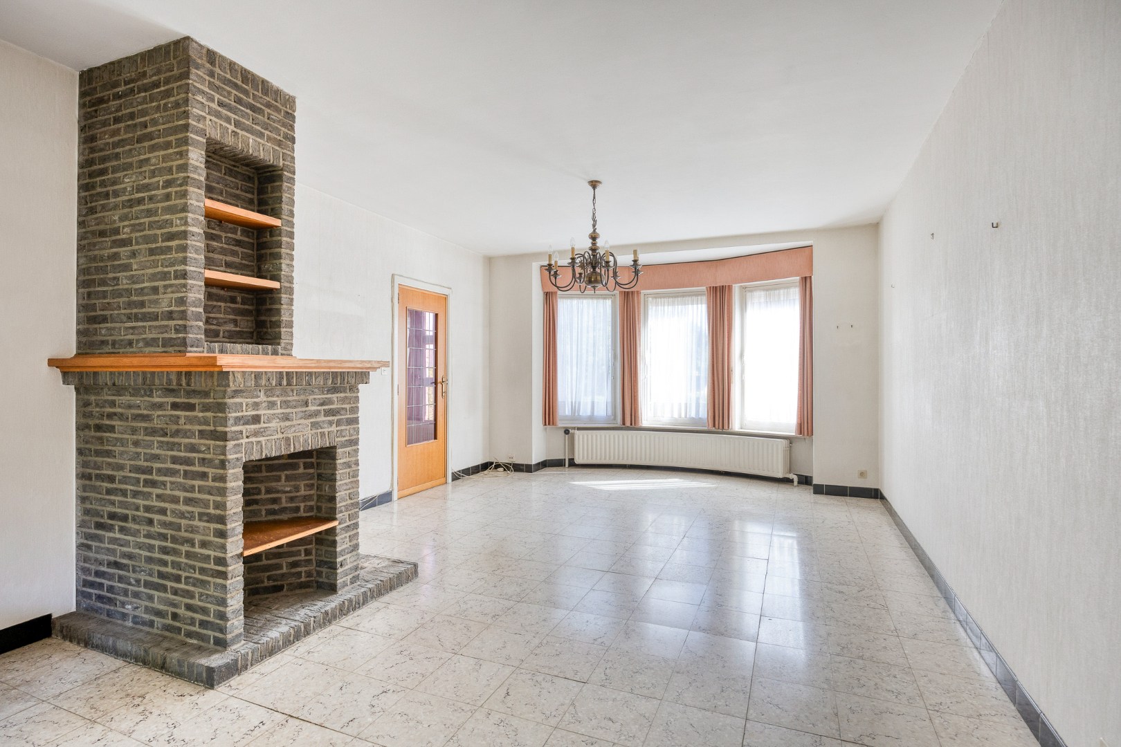 TE RENOVEREN WONING met 3/4 slaapkamers en tuin – 1640 SINT-GENESIUS-RODE 