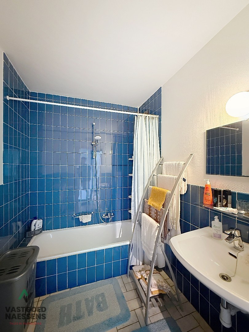 Prêt à emménager, appartement de 2 chambres dans un quartier résidentiel calme. 