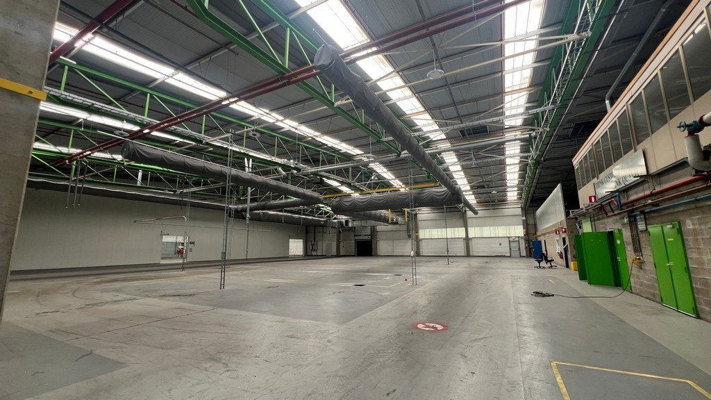 Logistiek bedrijfspand te huur in de haven van Gent