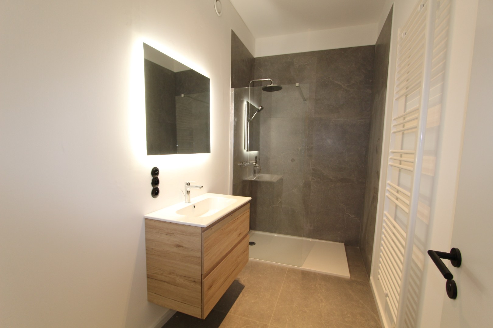 ENERGIEZUINIG APPARTEMENT - GELIJKVLOERS MET TERRAS 