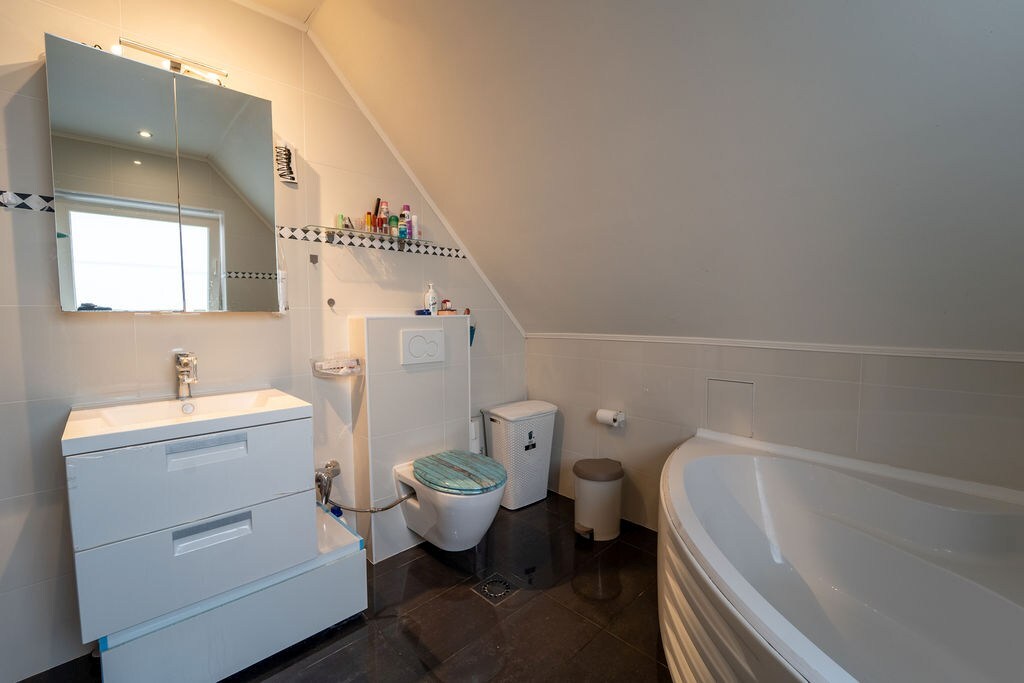 RUIM HANDELSHUIS MET WOONST TE SPALBEEK (HASSELT) 