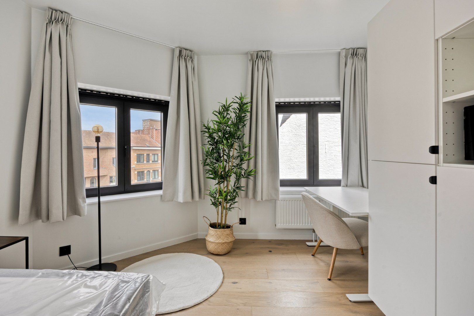 Volledig gerenoveerde en gemeubelde studentenkamers met privé-sanitair. 