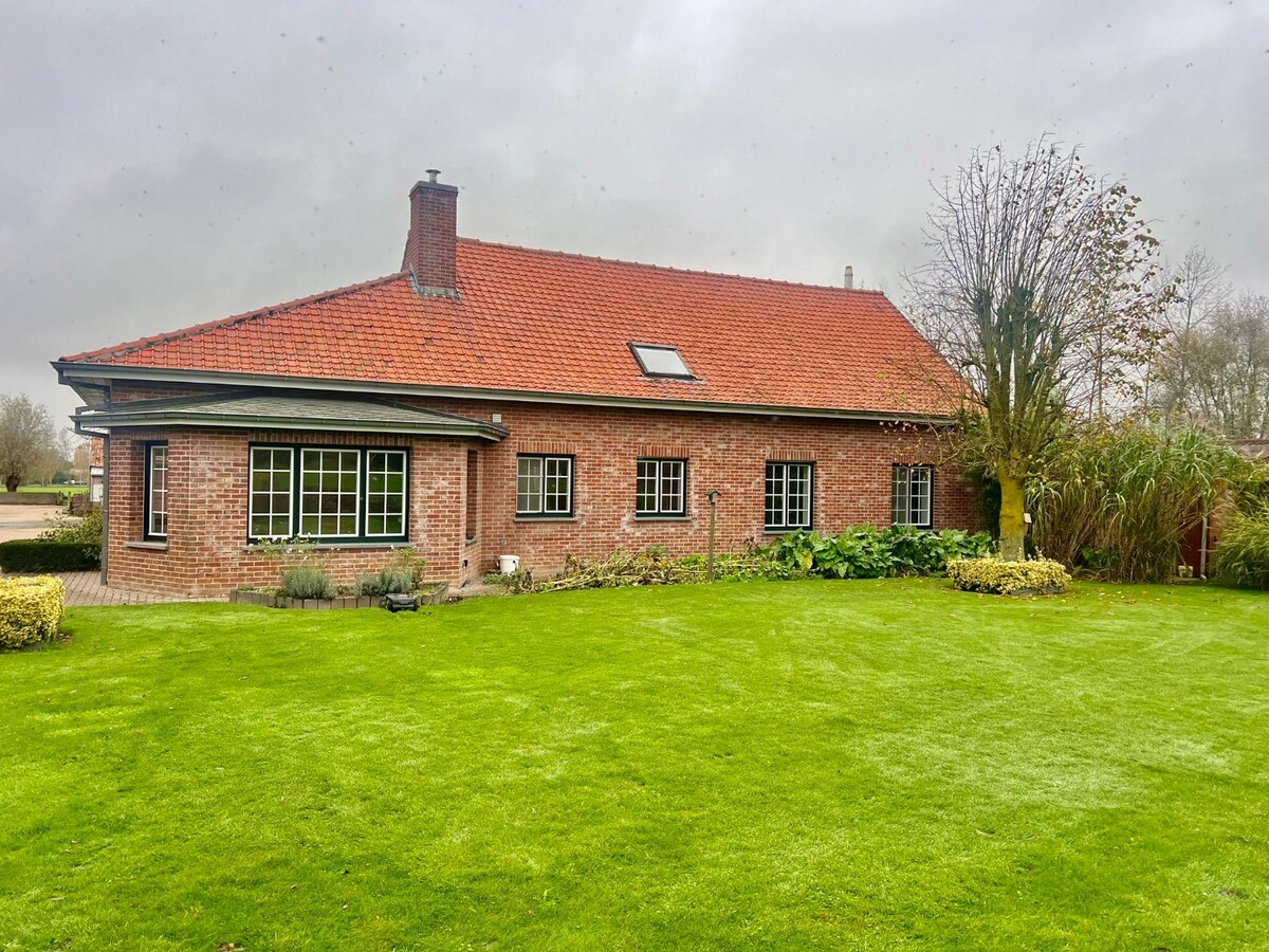 Landelijk gelegen woning, open bebouwing met prachtige tuin 