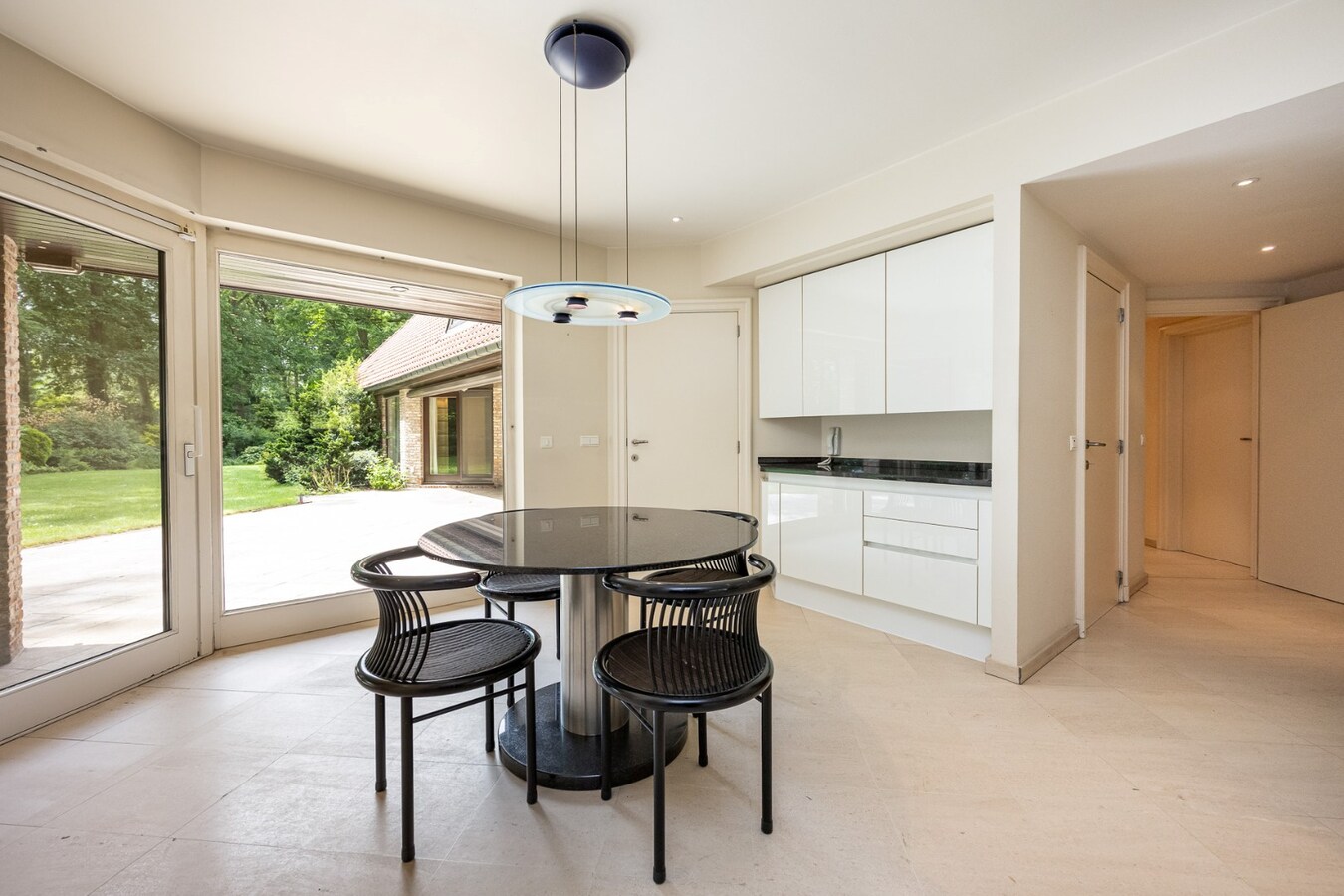 Exclusieve villa met gelijkvloerse master suite, prachtige tuin en uitzonderlijk wooncomfort 