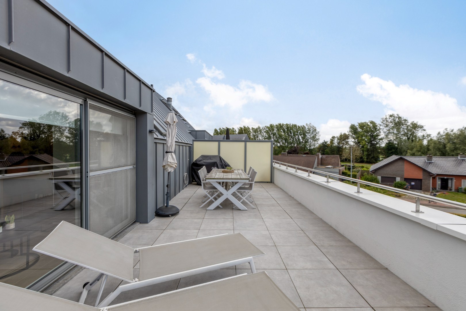 Luxueus dakappartement met uitzonderlijk terras in Geel-centrum 