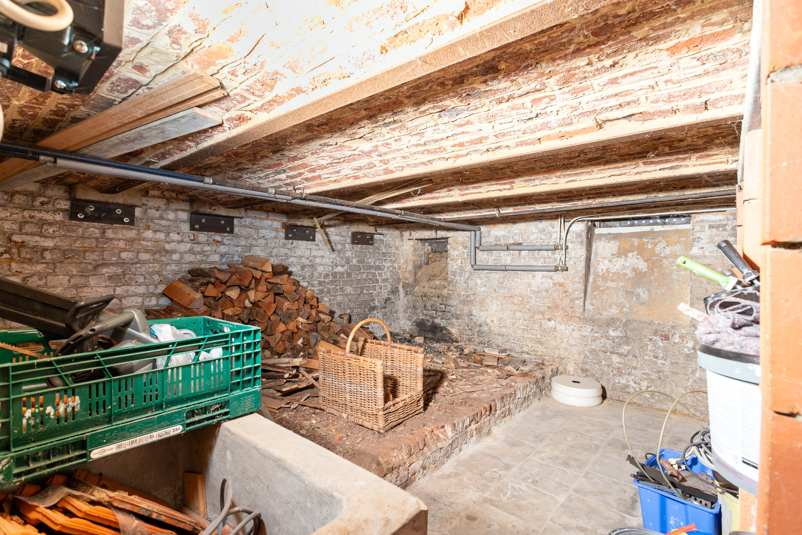Instapklare driegevelwoning met 4 slpk te Lembeek 
