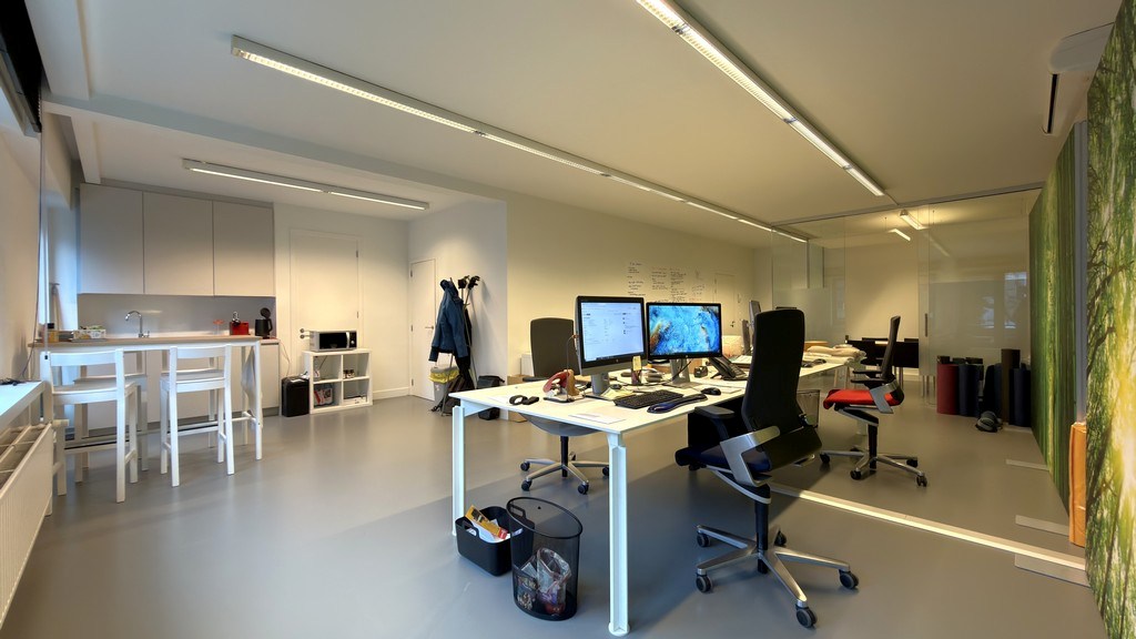 Lichtrijk kantoor te huur aan de Leien in Antwerpen