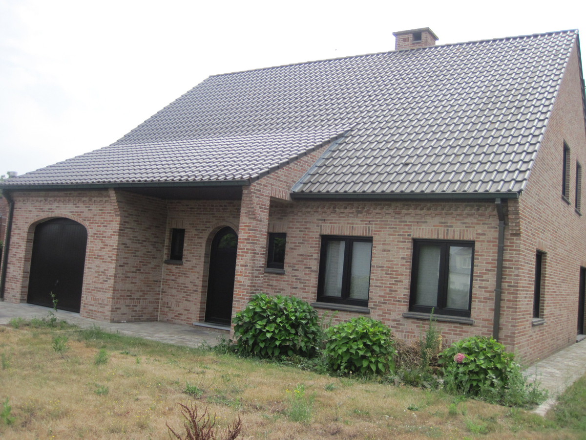 Ruime villa nabij 't Peerdeken. 