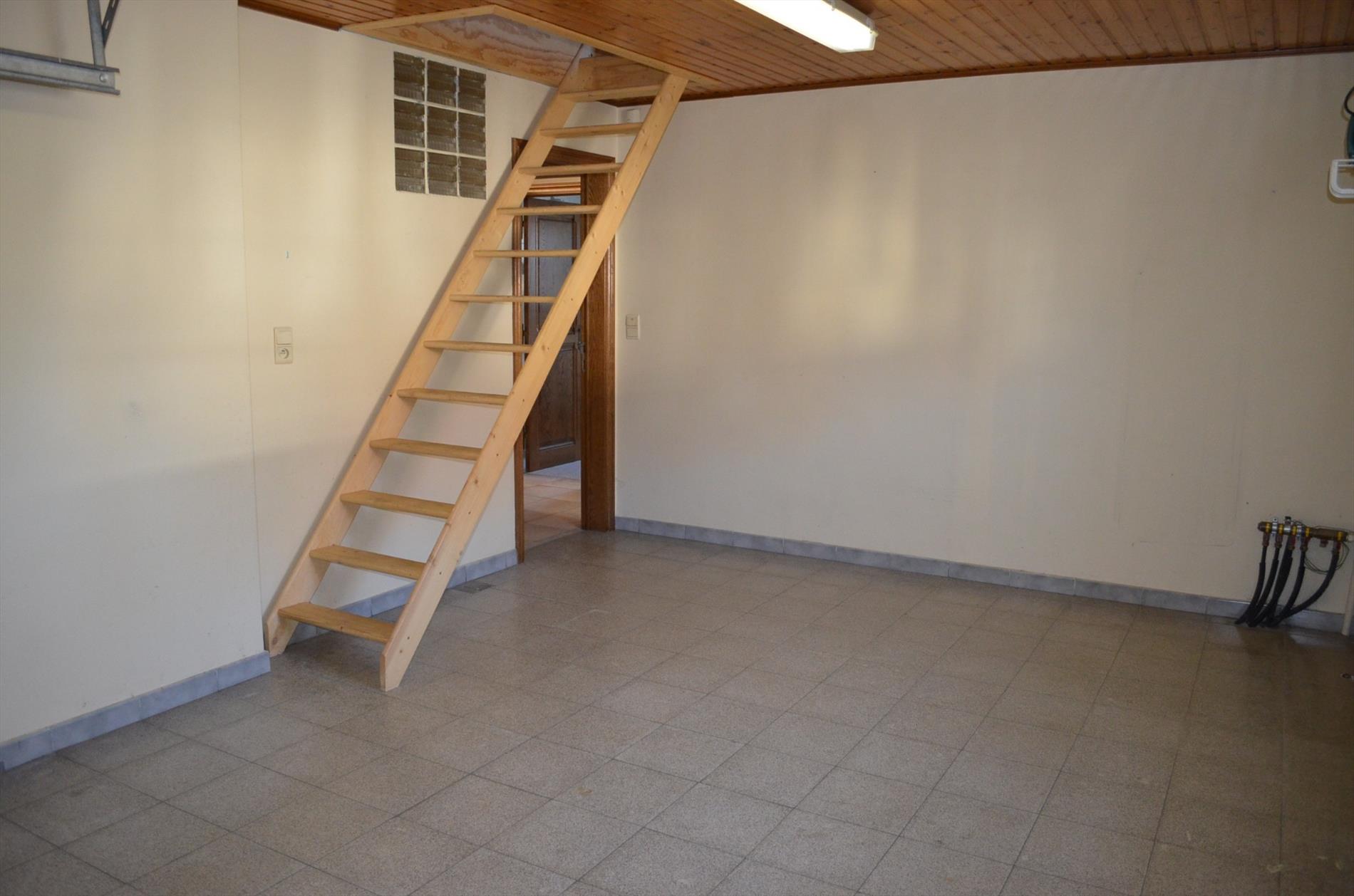 Rustieke woning met 3 slpks en tuin in rustige wijk te Eeklo 