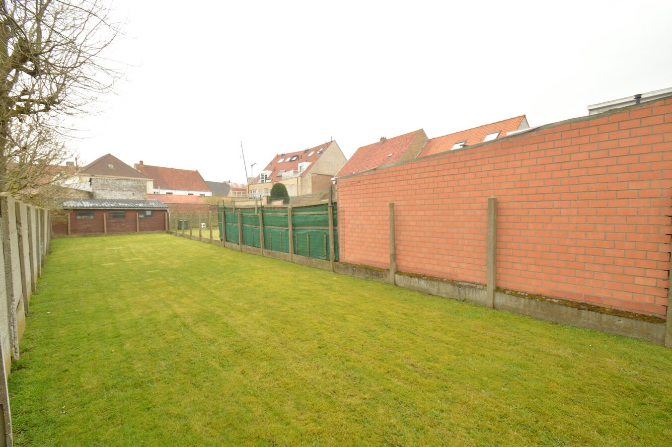 Te renoveren, goed gelegen halfopen bebouwing - Westkapelle 