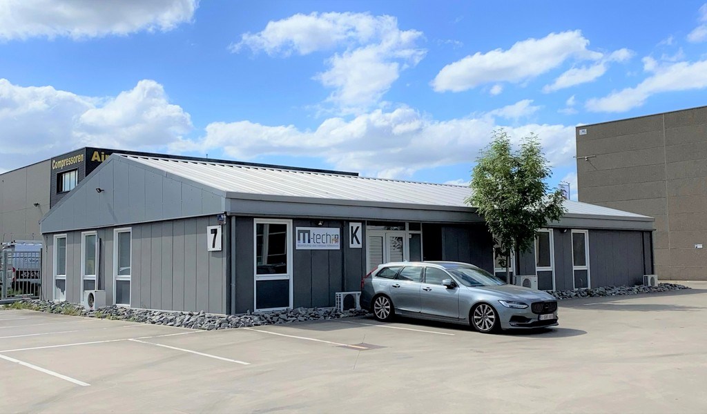 Alleenstaand kantoor te huur langs R4 te Wondelgem