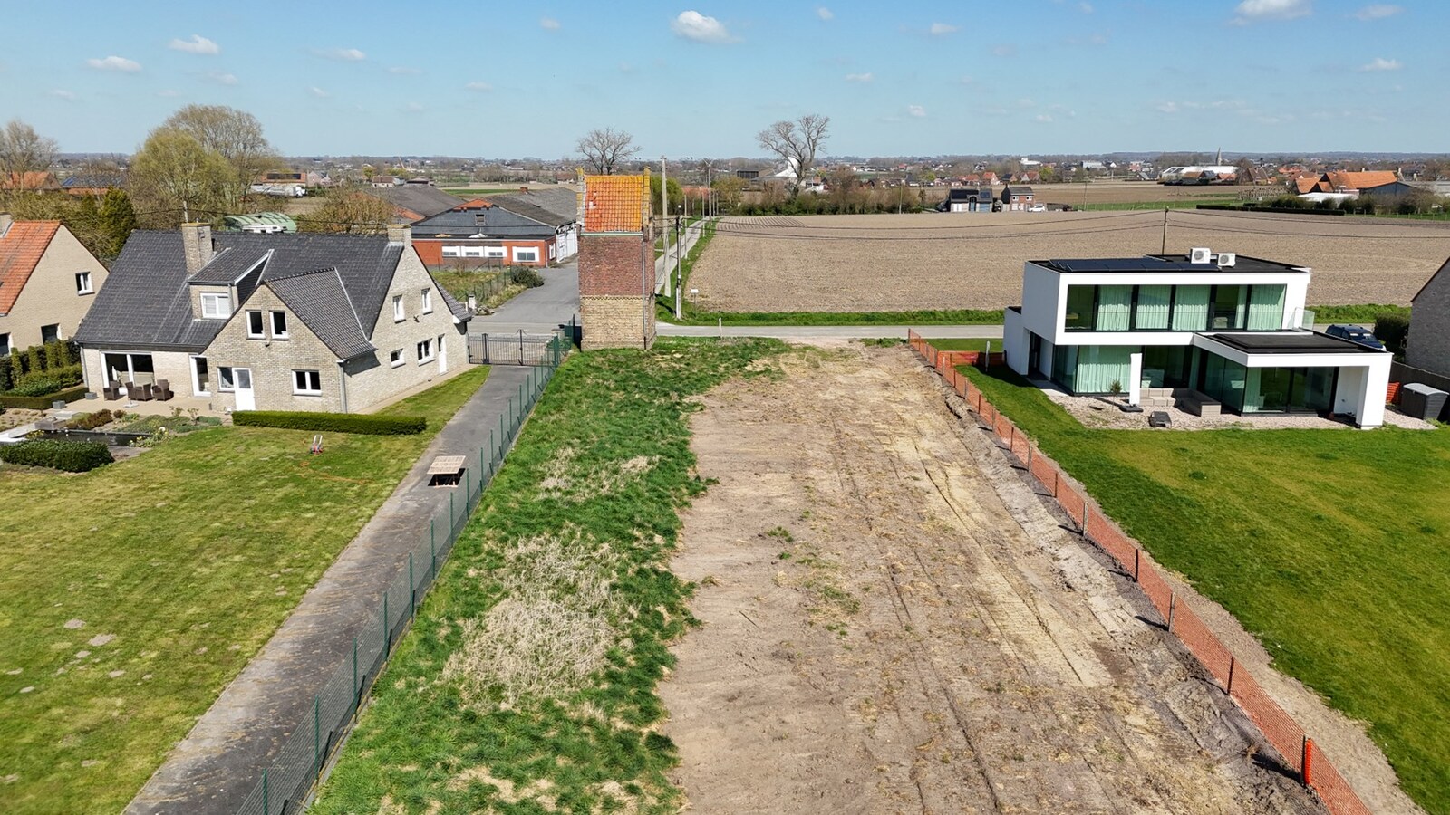 Mooi en groot perceel bouwgrond met met ver uitzicht op de natuur te Kortemark. 