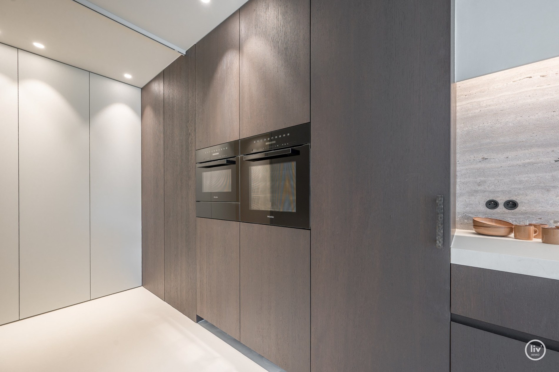 Magnifiek gerenoveerd appartement van 150 m² met open zicht op de Heilighartl kerk – Dumortierlaan, Knokke 