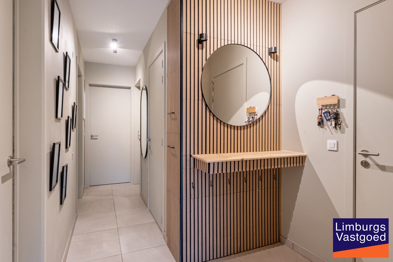 Gelijkvloers appartement (95m²), 2 slpk, ruim terras/tuin, autostaanplaats + kelderberging 