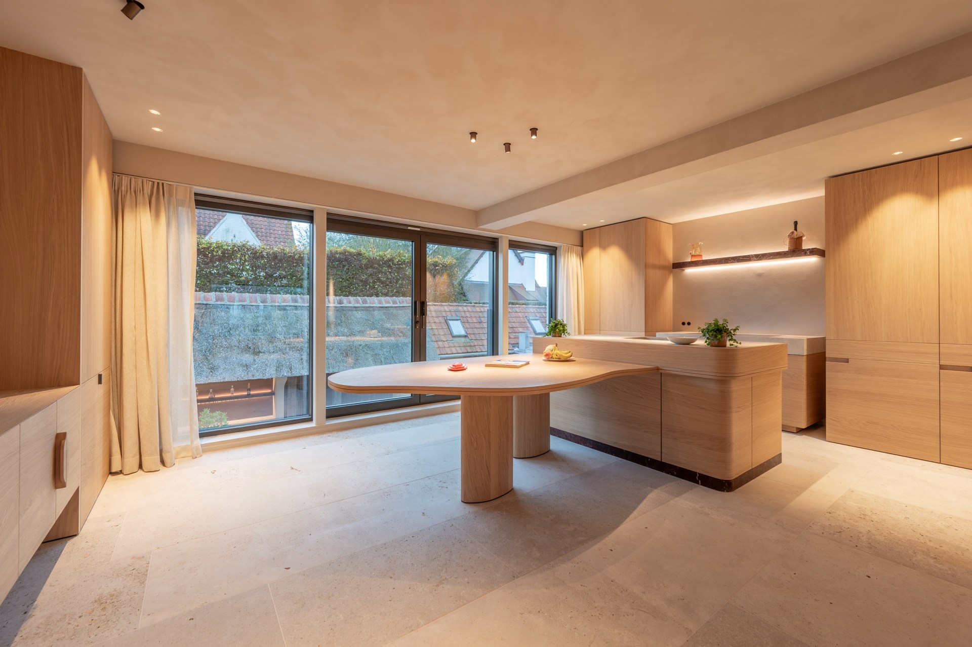 Luxe, comfort kortom een prachtig gerenoveerde woning in hartje Knokke. 