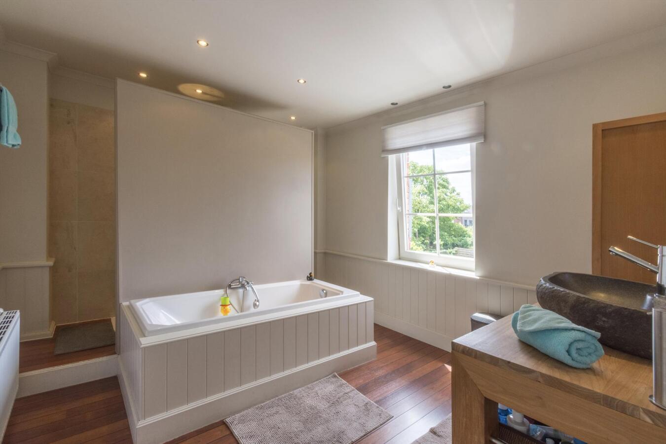 Instapklare woning met zonnige tuin op toplocatie 