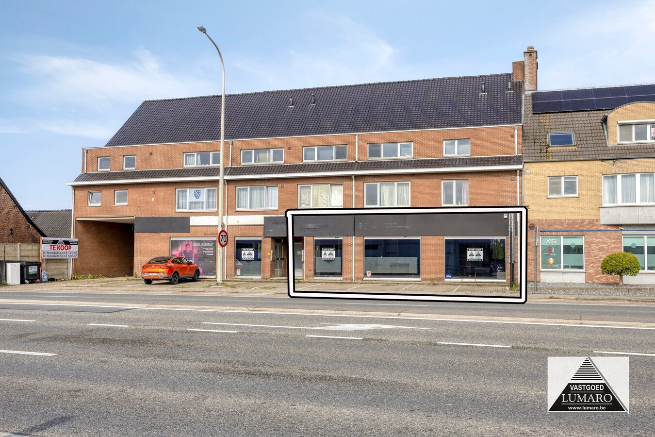Commercieel gelegen winkel  met  parking 