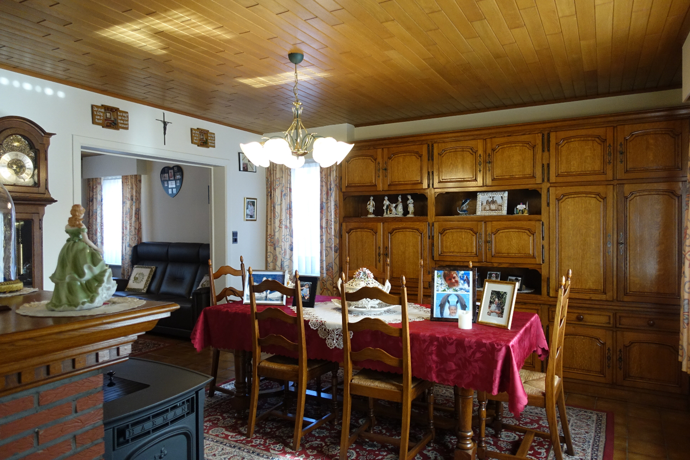 Half-open woning met 4 slaapkamers op unieke ligging 