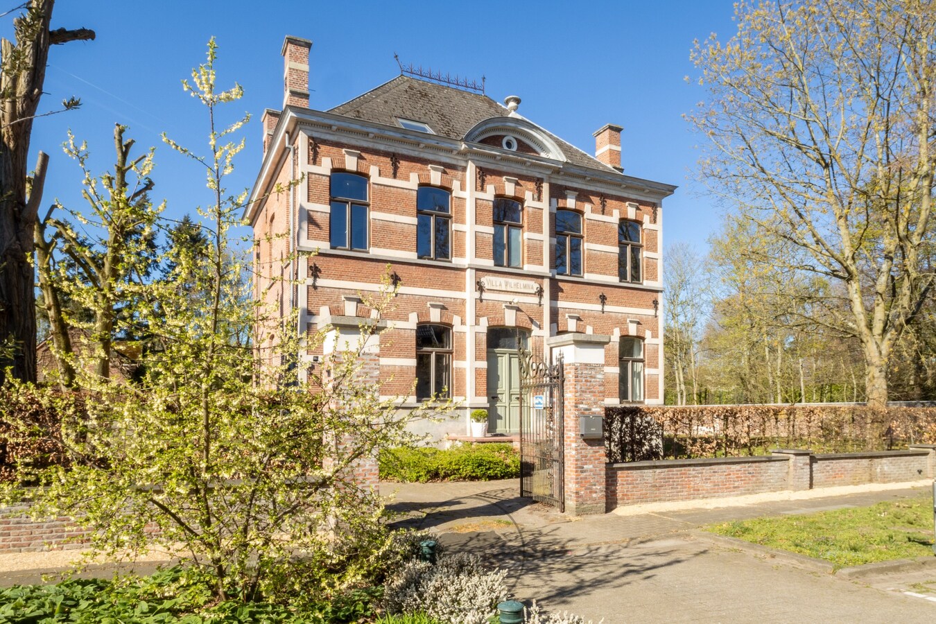 Villa Wilhelmina - Neoclassicistische herenwoning in het centrum van Heusden 