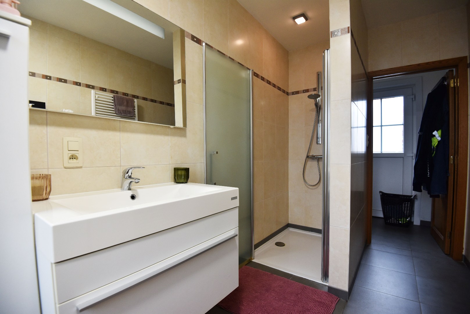Ruime open bebouwing met 5 slaapkamers te Adegem 