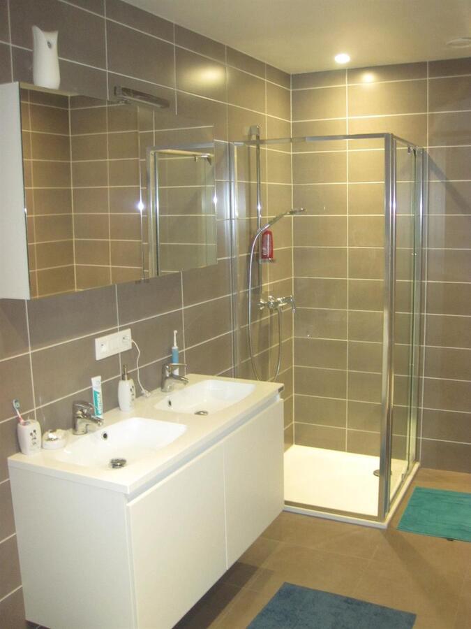 Recent, ruim appartement met een uniek terras !  GEEN VASTE KOSTEN ! 