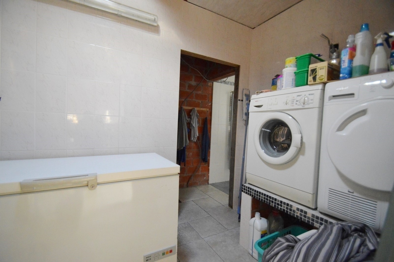 Verder te te renoveren gezinswoning met grote tuin - Lissewege 