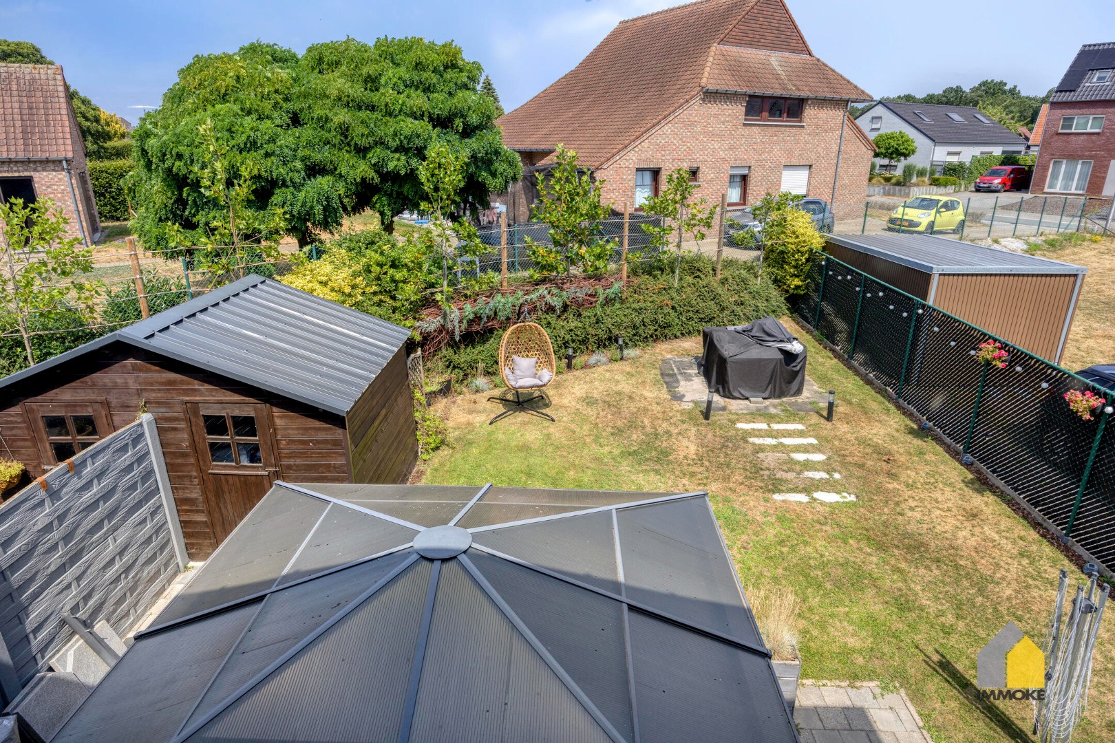 Energiezuinige, halfvrijstaande woning op 2a 82ca met 3 slpk, mooie tuin en carport. 