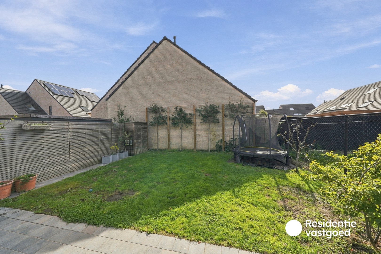 Instapklare woning te koop met garage en tuin! 