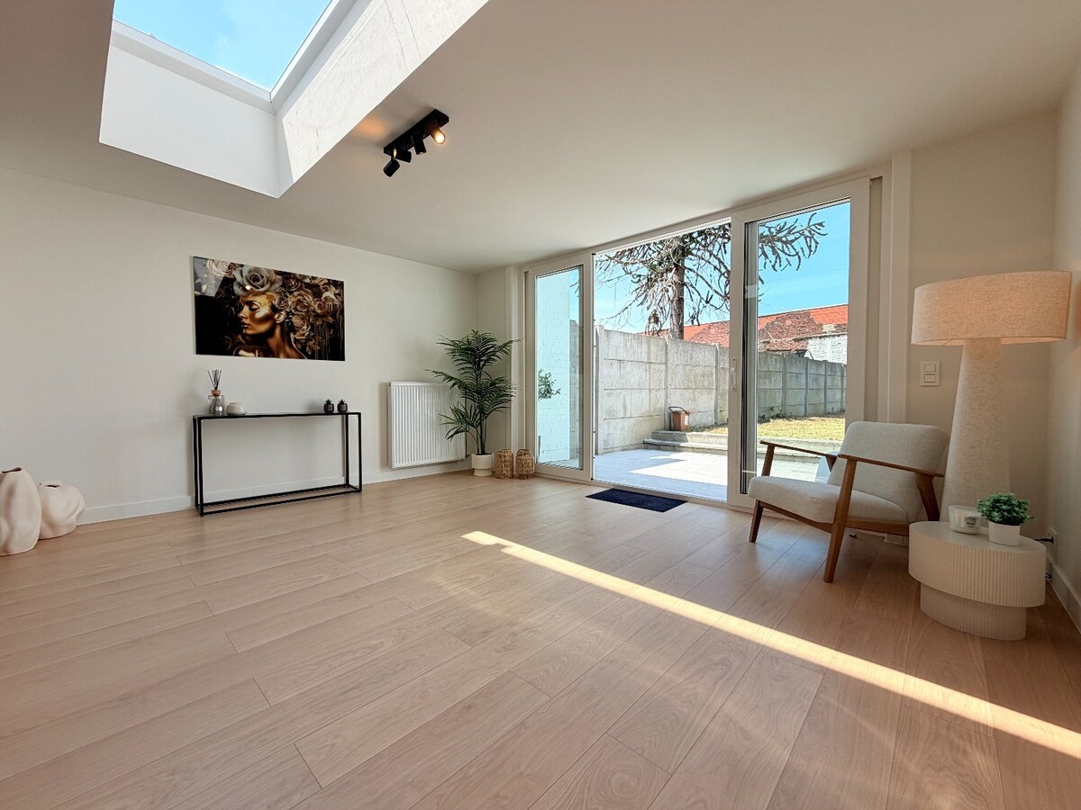 Prachtige ruime woning met 4 slaapkamers en 2 badkamers ! *** NONO INSPIRED *** 