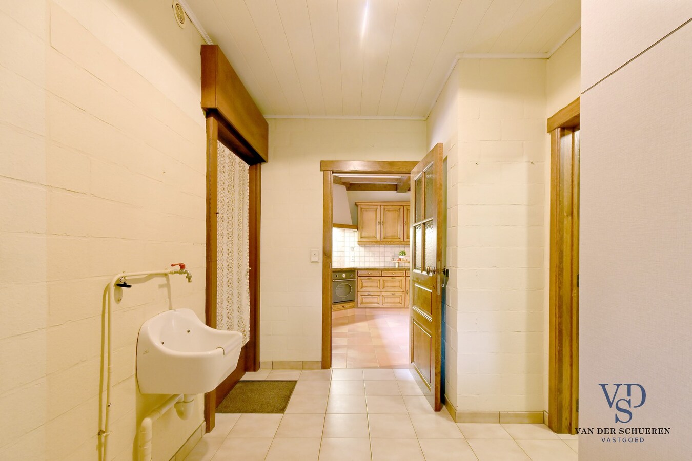 Bijzonder degelijke en ruime villa in doodlopende straat 