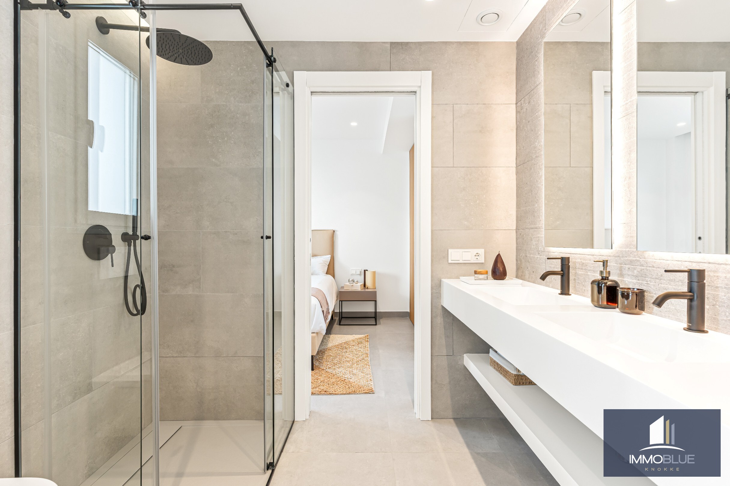 Open en praktisch wonen in mediterrane omgeving. 