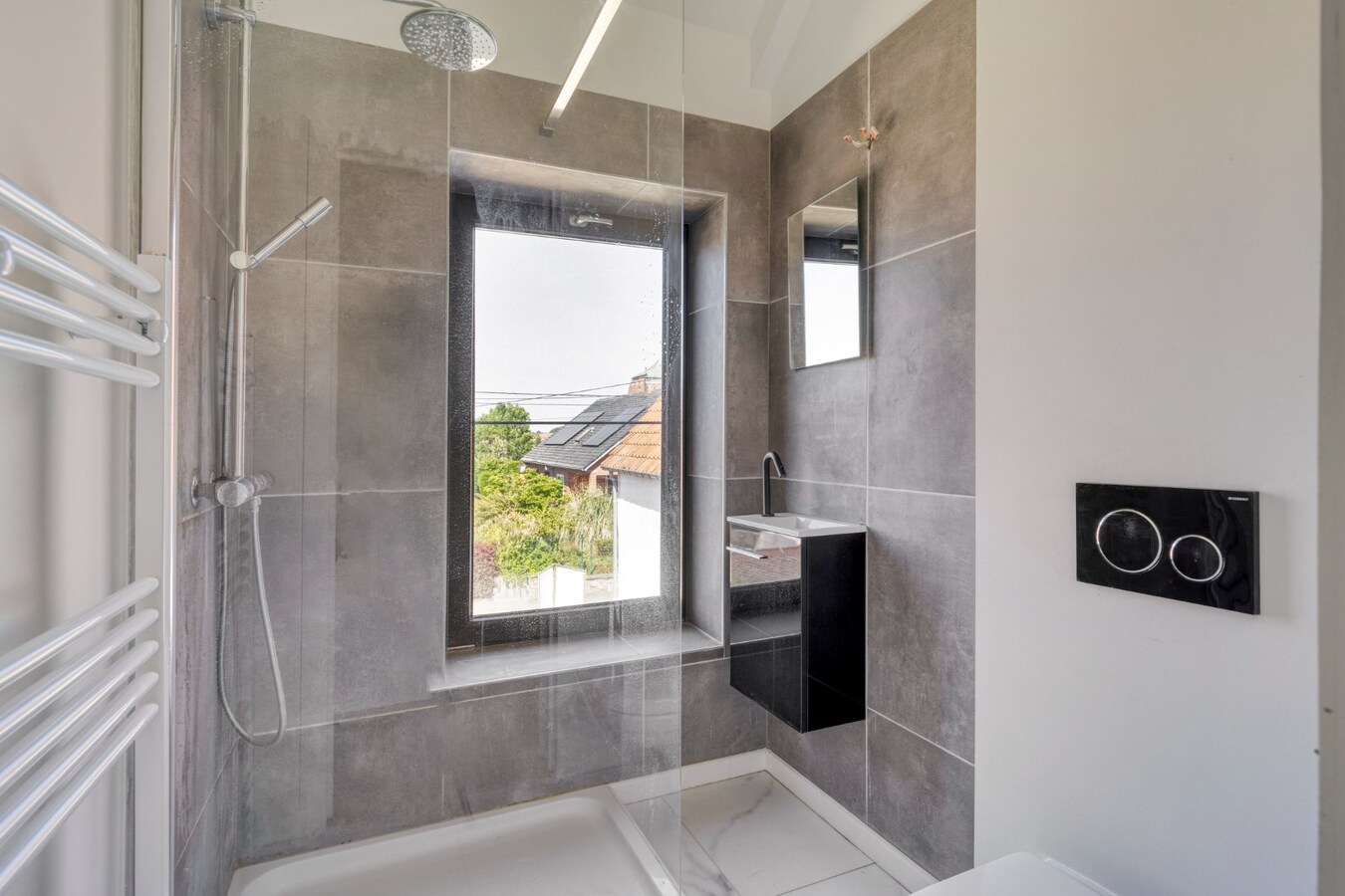 Prachtig volledig gerenoveerde half open bebouwing te Hoegaarden  - Energielabel B 