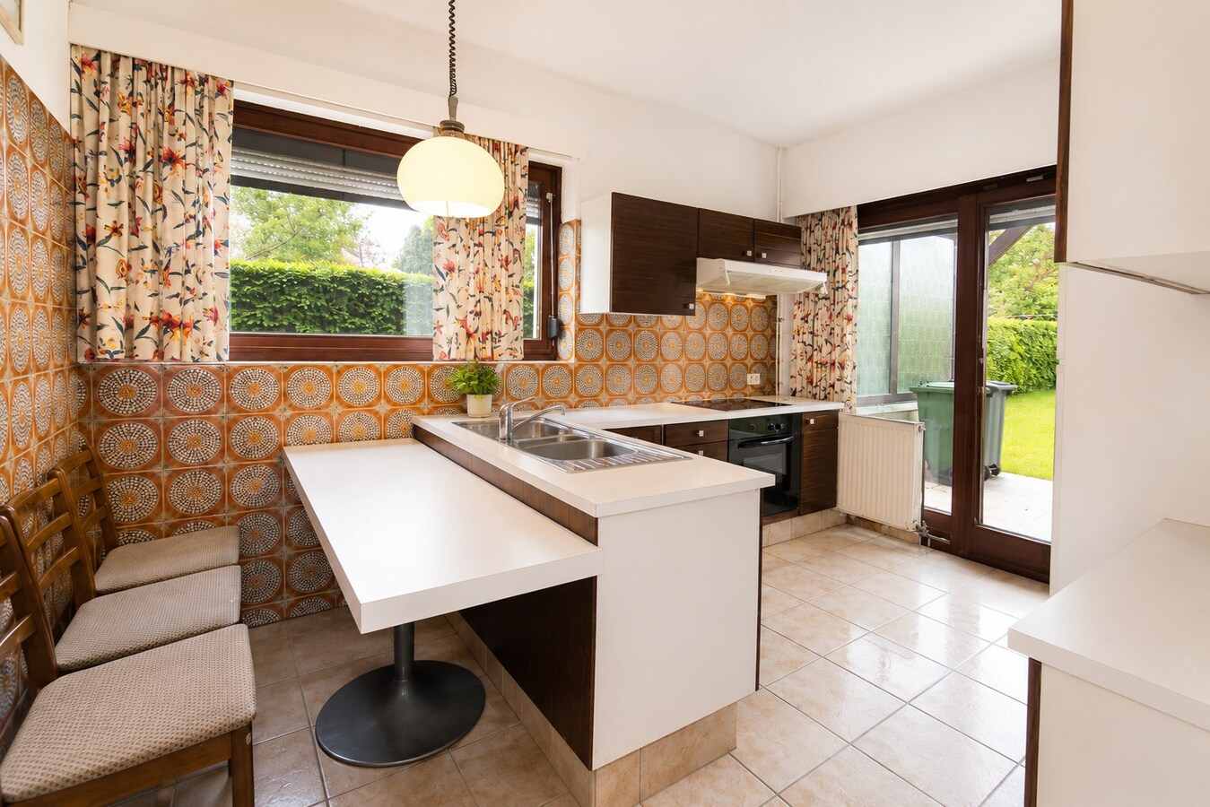 Karaktervolle open bebouwing met 6 kamers op 538 m² – unieke renovatiekans op topligging vlakbij station en centrum van Sint-Niklaas 