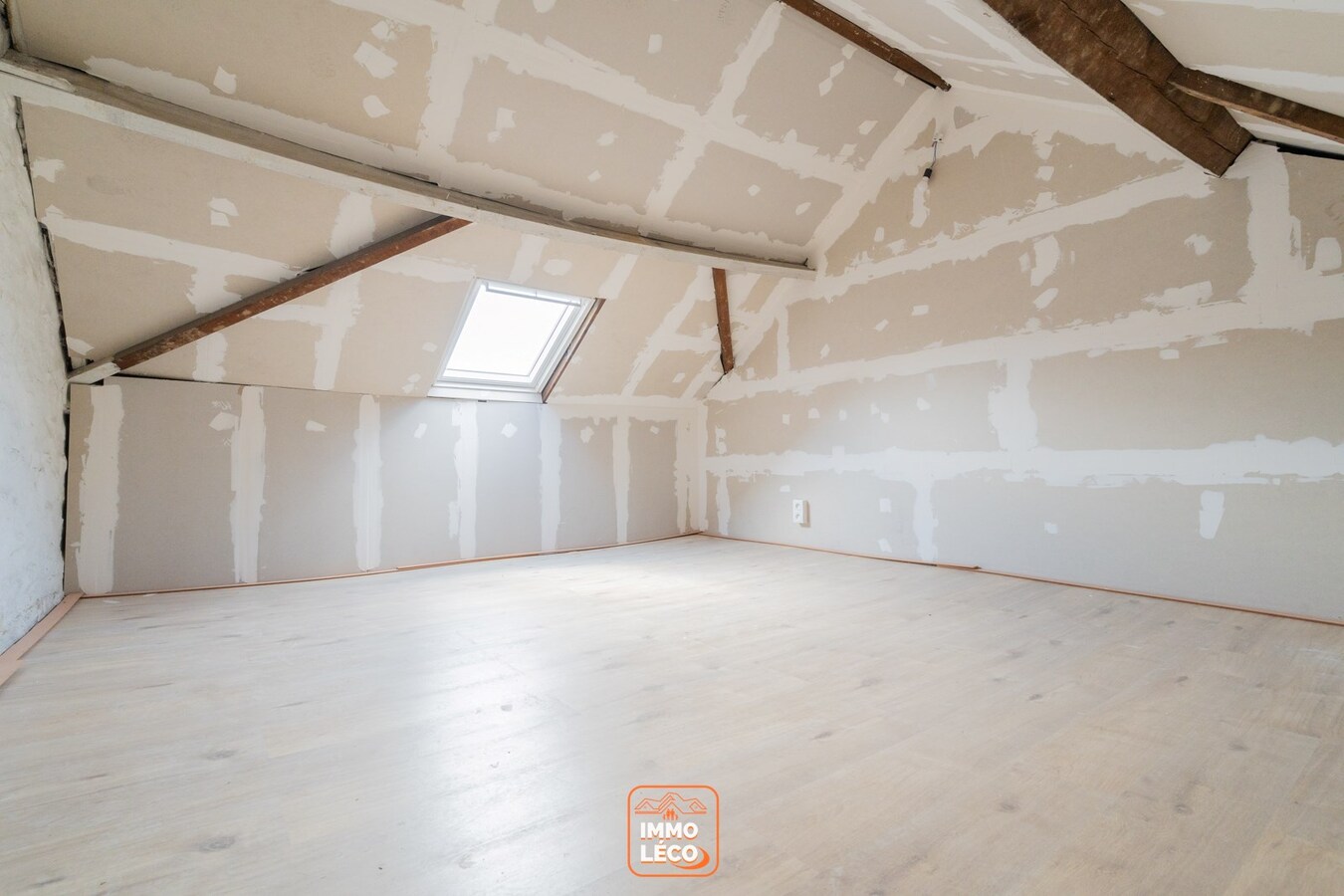 Maison avec garage, idéale 1er achat ou investissement ! 