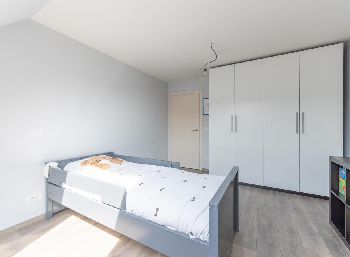 Zeer ruime woning met bijzonder veel licht én luxe  !    IDEAAL VOOR GROOT GEZIN !! 