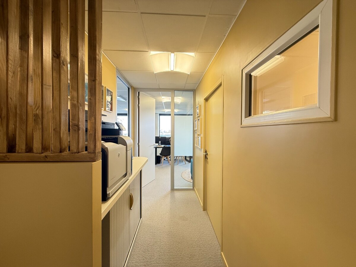 Superbe bureau de ±123 m² dans le zoning OUEST de Tournai 