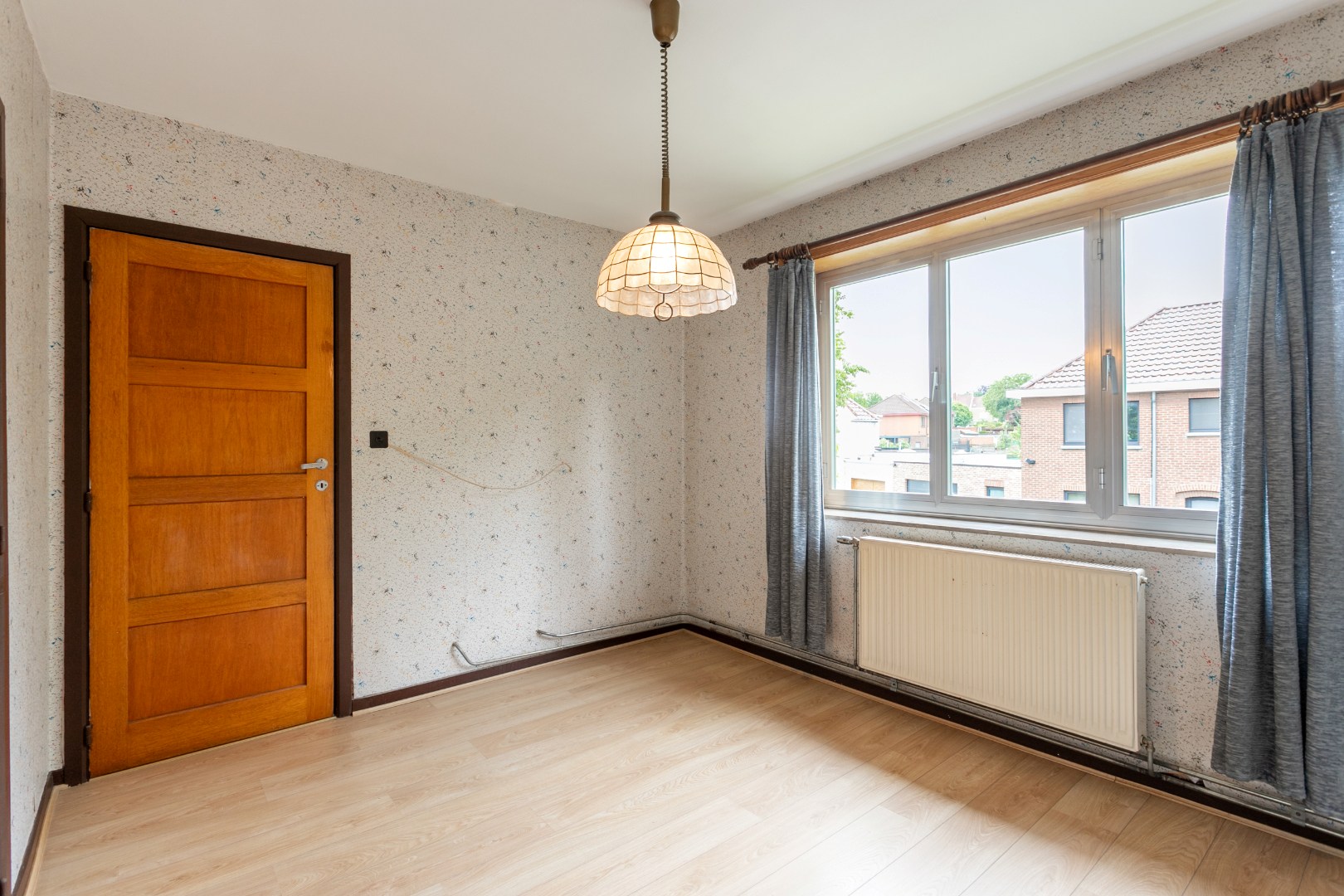 Te renoveren woning met 3 slpk te Buizingen 