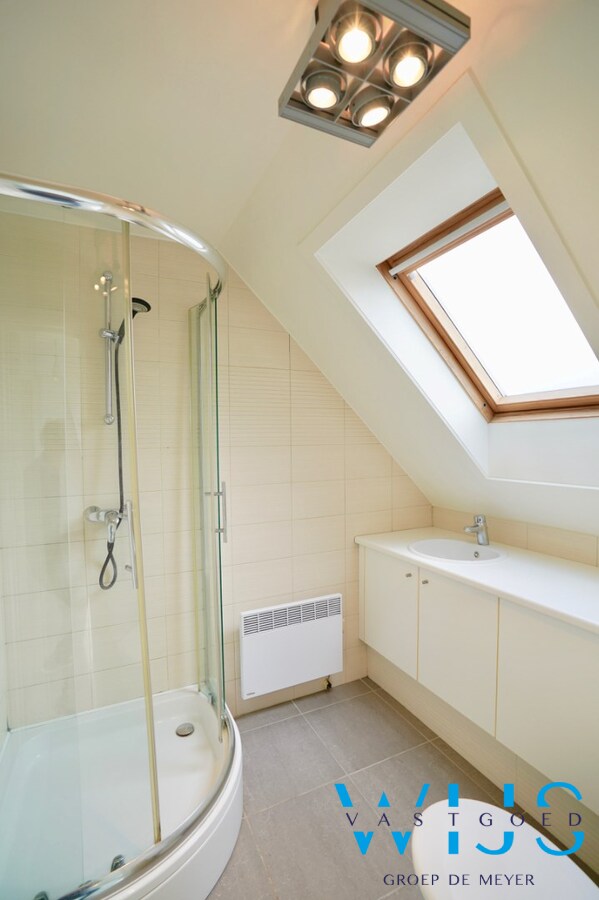 Uniek lichtrijk tweeslaapkamerappartement in hartje ERTVELDE! 