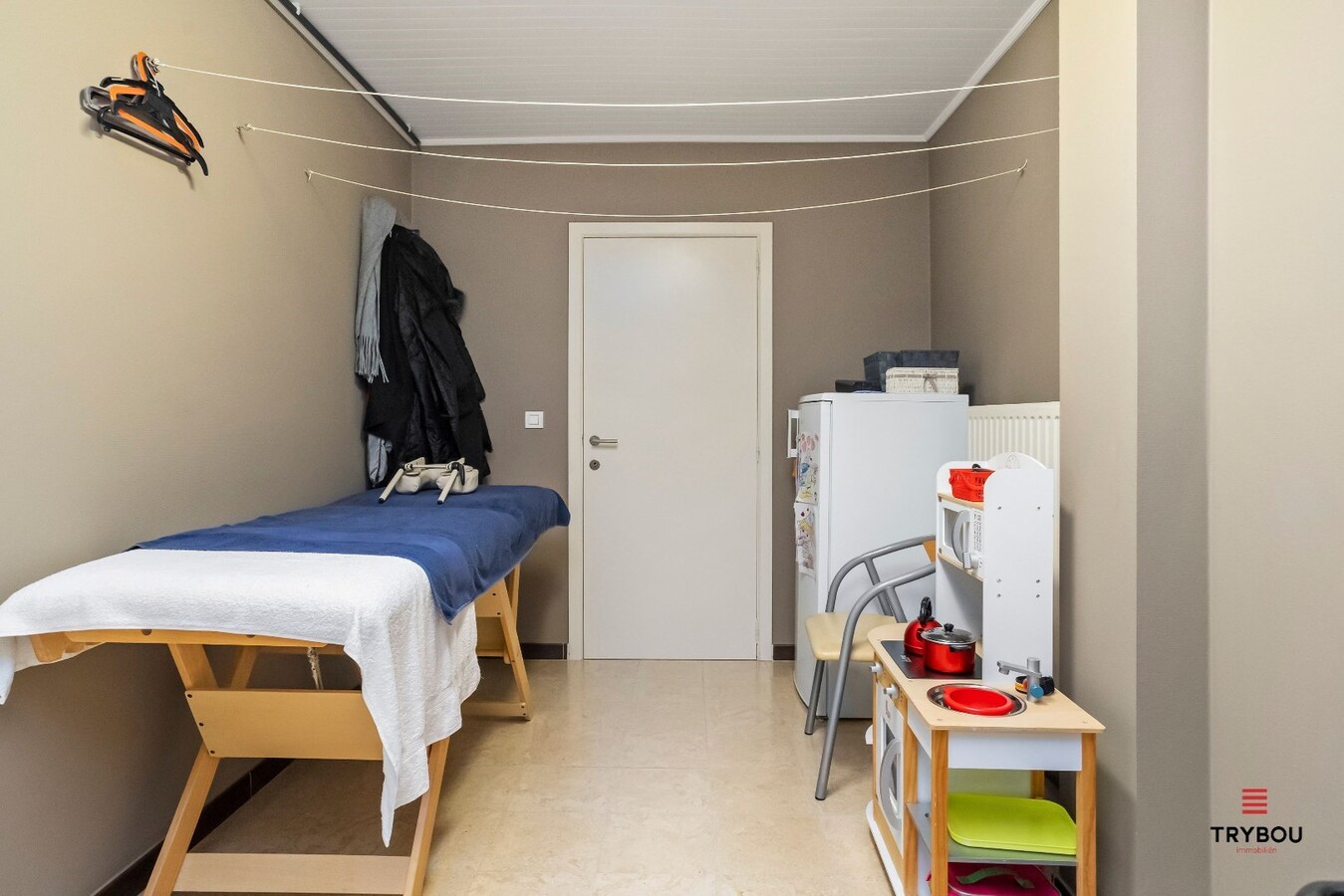 Instapklare halfopen woning met 3 slaapkamers en garage te Oostnieuwkerke 