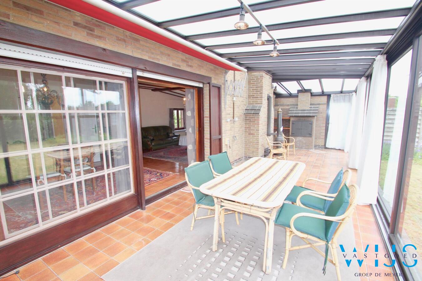 Op te frissen bungalow op een prachtig perceel van 960 vierkante meter te Oostakker ! 