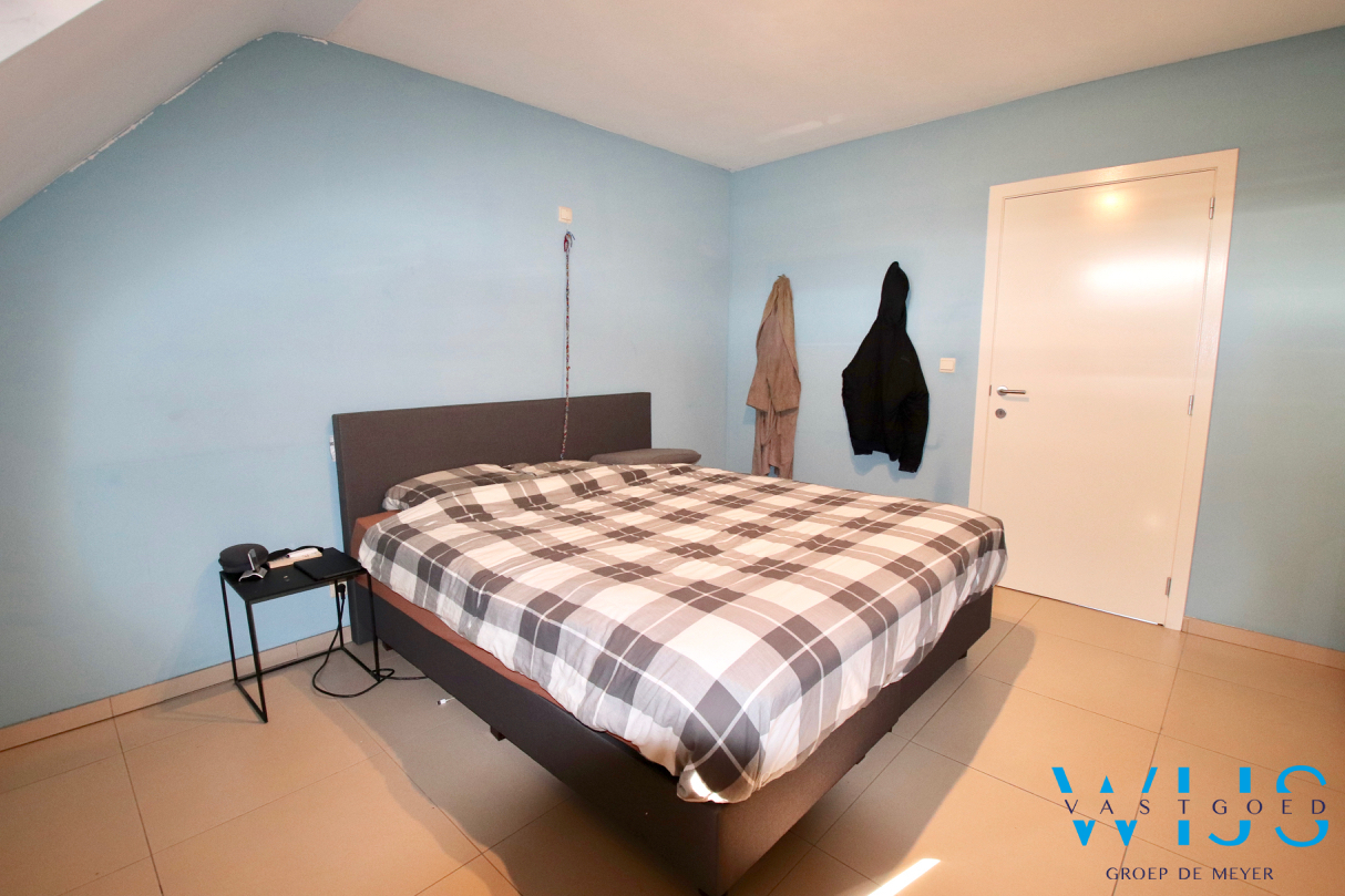 Ruim 3 slaapkamer appartement met garage te ERTVELDE ! 