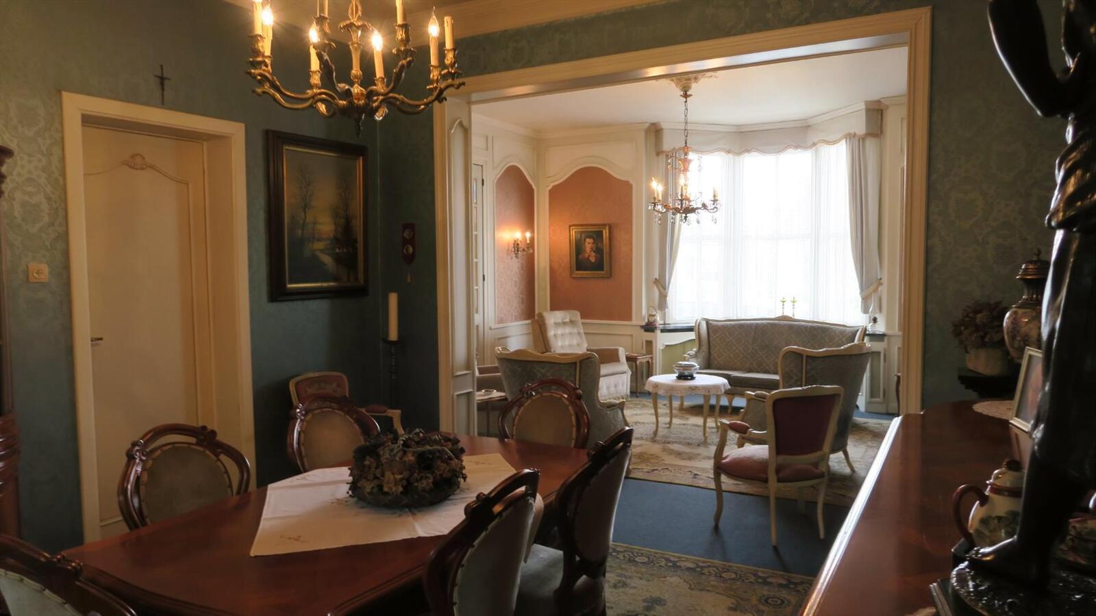 Karaktervolle woning met ruime loodsen 