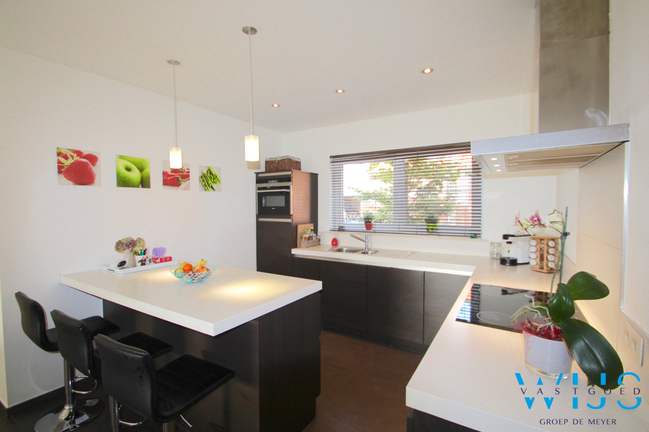 Zeer ruim &amp; recent woonhuis hartje ERTVELDE ! 