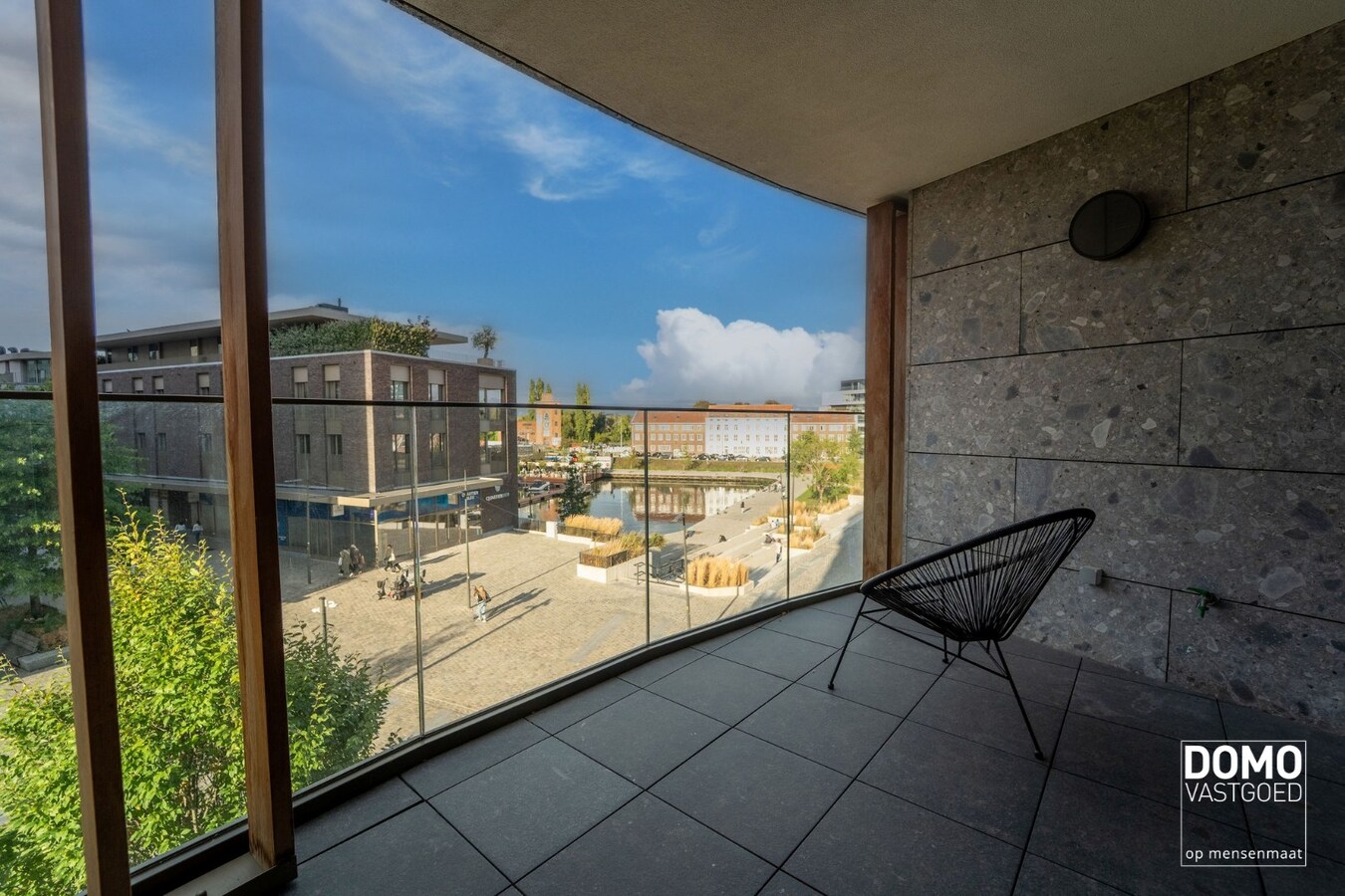 LUXE APPARTEMENT MET PRACHTIG TERRAS, 2 SLAAPKAMERS EN AUTOSTANDPLAATS TE KOOP IN HARTJE VAN HASSELT 