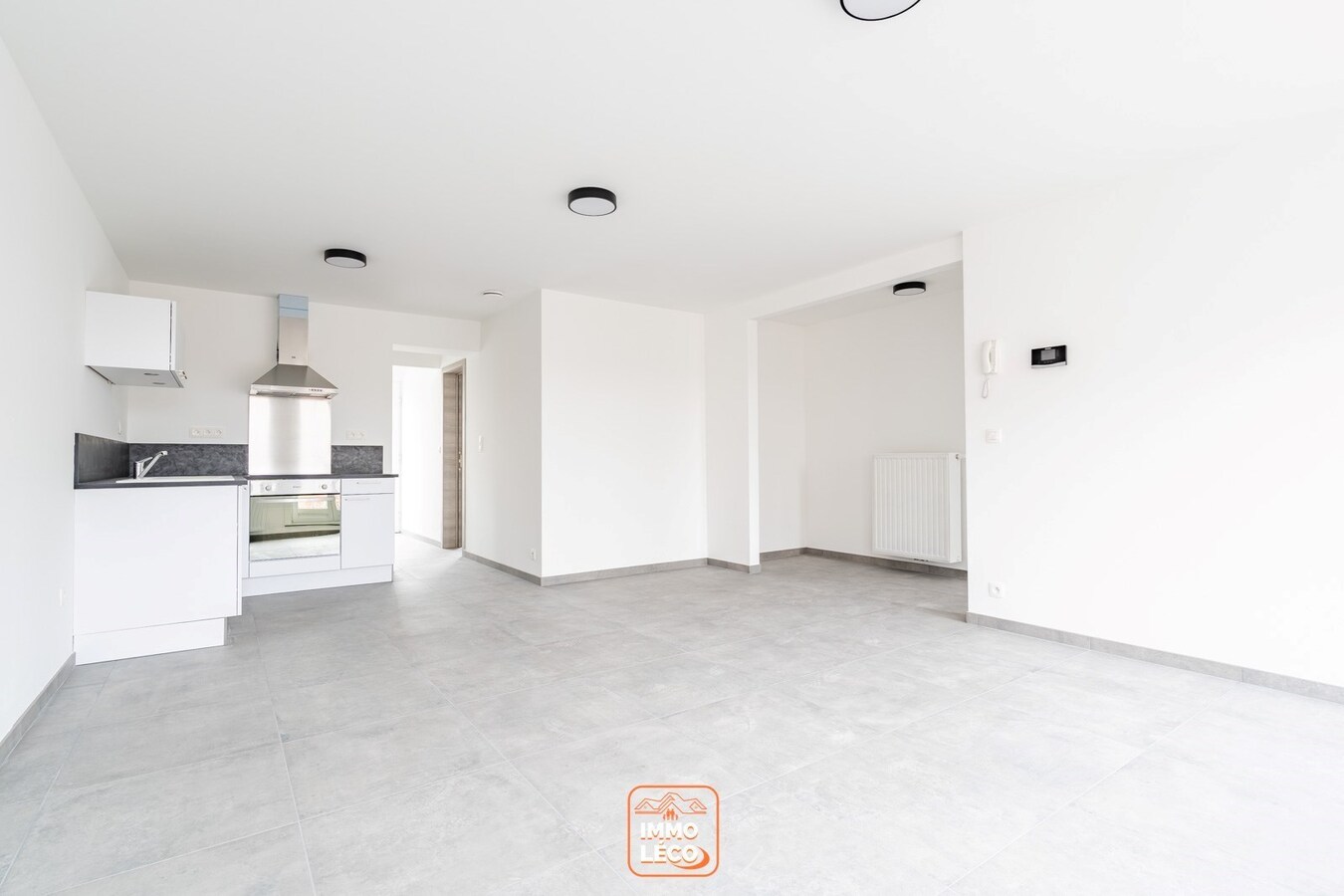 Appartement rénové 1 chambre et grande terrasse, dans une rue calme, COUP DE COEUR ! 